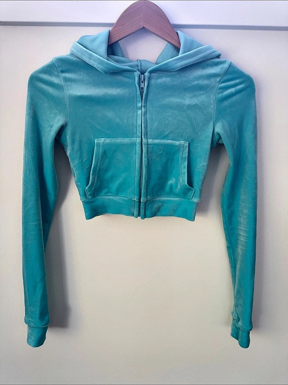 New Pink Velour 3-Piece Crop Top Set in Blue - Picture 4 of 9